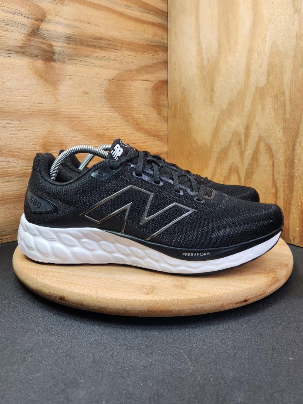 New Balance Fresh Foam 680 V8 Mens Black Running Shoes Sneakers Size 10.5
